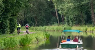 Promenades fluviales sur le Canal de Berry - Audes