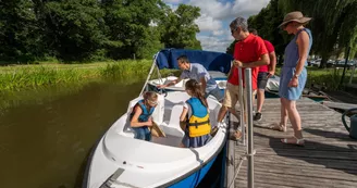 Promenades fluviales sur le Canal de Berry - Audes