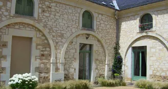 Gîte La Pichonnière - Charcé-Saint-Ellier - Extérieur gîte côté cour