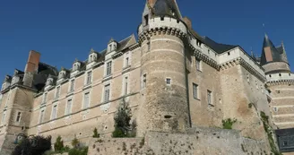 Durtal---Chateau---Vue-exterieure