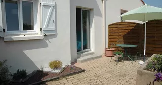 terrasse-gite-la-guiltiere-tillieres-sevremoine-nantes-cholet-puy-du-fou-loire