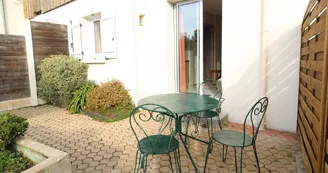 terrasse-gite-la-guiltiere-tillieres-sevremoine-nantes-cholet-puy-du-fou-loire