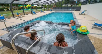 piscine-jacuzzi-camping-promenade-msl-montjean-loire-osezmauges-anjou-Loire-à-Vélo