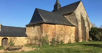 2006 B 2 Facade Est choeur de l'église et batiment des moines, entrée du cloitre