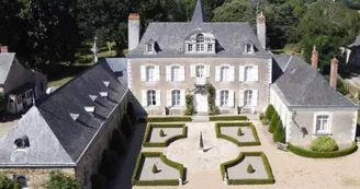 vue aérienne du Château de La Montchevalleraie, en Haut-Anjou