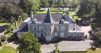 vue aérienne du Château de La Montchevalleraie, en Haut-Anjou