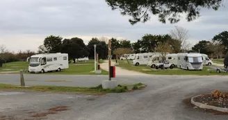 Aire de stationnement et de service camping-car du Moulin des Sables