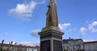 La statue de la place Chasseloup-Laubat