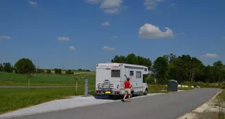 Aire de services camping-cars de Pont à Brac