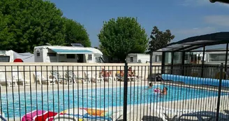 Camping Le Petit Dauphin - Naturiste