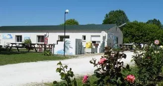 Camping Le Petit Dauphin - Naturiste