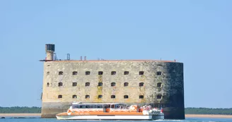 Croisières Fée des Îles by Compagnie Interîles : Rochefort - Île d’Aix avec tour de Fort Boyard