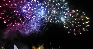 Marché nocturne et feu d'artifice