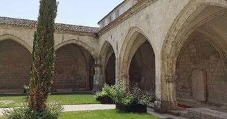 Cloître de la cathédrale Saint-Pierre