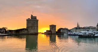 Apéro coucher de soleil sur la mer - Kelone