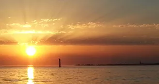 Apéro coucher de soleil sur la mer - Kelone