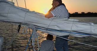 Apéro coucher de soleil sur la mer - Kelone