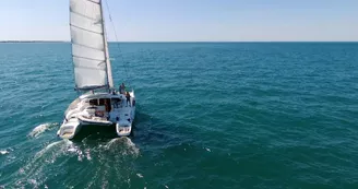 Balade en mer journée Ile d'Aix (8h) en catamaran à voile par Blue Note