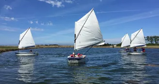 À partir de 6 ans, stage initiation sur le marais des optimists, puis en mer (dériveurs et catamarans)