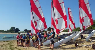 À partir de 6 ans, stage initiation sur le marais des optimists, puis en mer (dériveurs et catamarans)