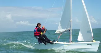 À partir de 6 ans, stage initiation sur le marais des optimists, puis en mer (dériveurs et catamarans)