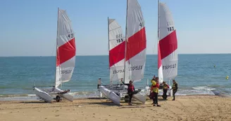 À partir de 6 ans, stage initiation sur le marais des optimists, puis en mer (dériveurs et catamarans)