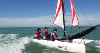 À partir de 6 ans, stage initiation sur le marais des optimists, puis en mer (dériveurs et catamarans)