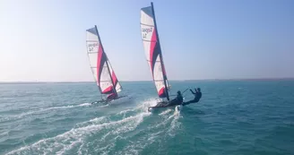 Stage et cours particulier en optimist, planche à voile, dériveur, catamaran, par le CNAR