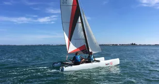 Stage et cours particulier en optimist, planche à voile, dériveur, catamaran, par le CNAR