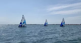 Stage et cours particulier en optimist, planche à voile, dériveur, catamaran, par le CNAR