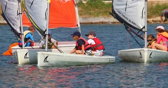 Stage de planche à voile, dériveur ou catamaran et navigation libre par "Centre Nautique Couardais du Goisil"