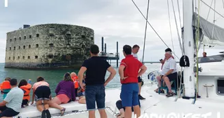 Après-midi aventure en catamaran à voile vers Fort Boyard – Kapalouest