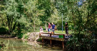 Ponton de pêche de la base de loisirs de Poltrot