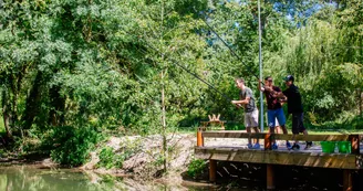 Ponton de pêche de la base de loisirs de Poltrot