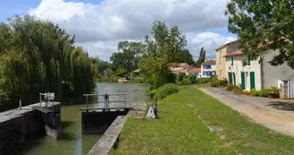 Barrage et écluses de Bazoin