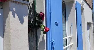 Maison 3 personnes - Bleu et bois