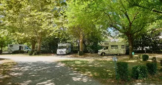 Aire Camping-cars La Roche-de-Glun - l'Hermitage au fil du Rhône