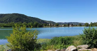 Aire Camping-cars La Roche-de-Glun - l'Hermitage au fil du Rhône