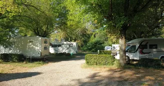 Aire Camping-cars La Roche-de-Glun - l'Hermitage au fil du Rhône