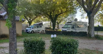 Aire Camping-cars La Roche-de-Glun - l'Hermitage au fil du Rhône