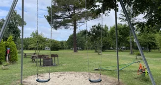 Aire Naturelle Le Frezat Balançoire