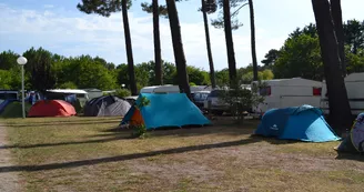 camping-les-echasses-emplacement2