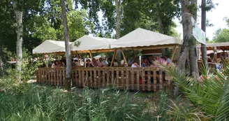 restaurant-bord-de-lac-gastes