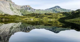 Lac et montagne de Pormenaz