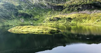 Lac et montagne de Pormenaz