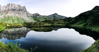 Lac et montagne de Pormenaz