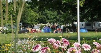 Aire de services pour camping-cars au camping du Val de Flux