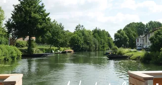 Au bout du Marais - Location de bateaux habitables