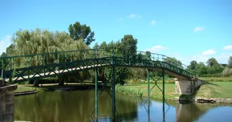 Le Vanneau-Irleau et son marché sur l'eau