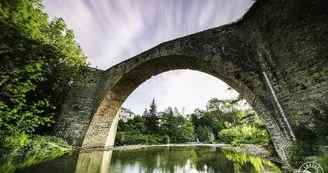 Se rafraichir sous le pont de Nant